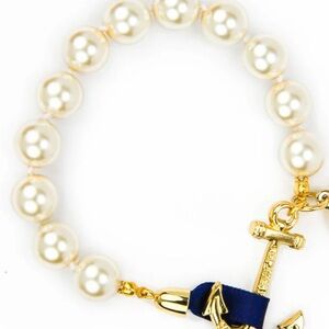 Elegant Pearl Bracelet with Gold Charm